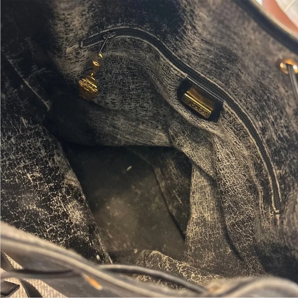 Gucci Black and Gold Bucket Bag - Picture 4 of 6